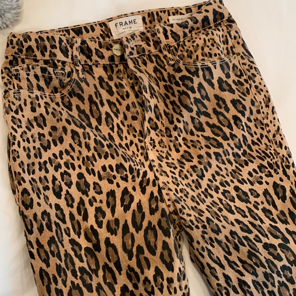 Frame CHEETAH PRINT high rise cigarette jeans size 28 Like New..